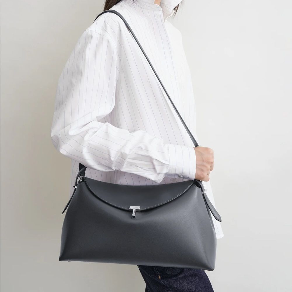 Toteme T-lock shark bag silver metal